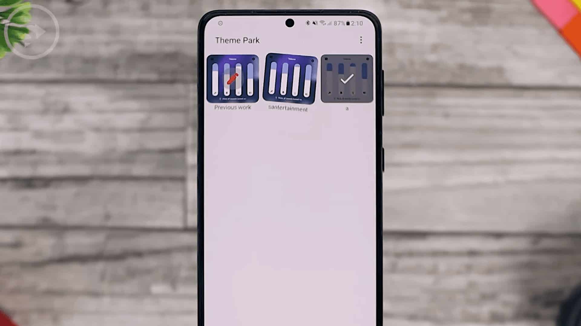Update Theme Park - New Features To Customize Volume Panel Color On Samsung Phones